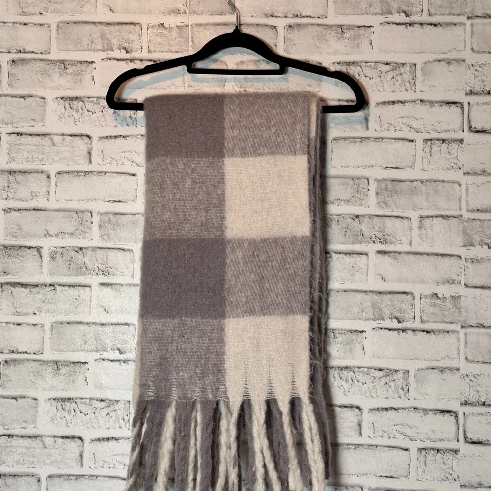 Steve Madden Gray‎ and Cream Steve Madden winter Scarf women’s